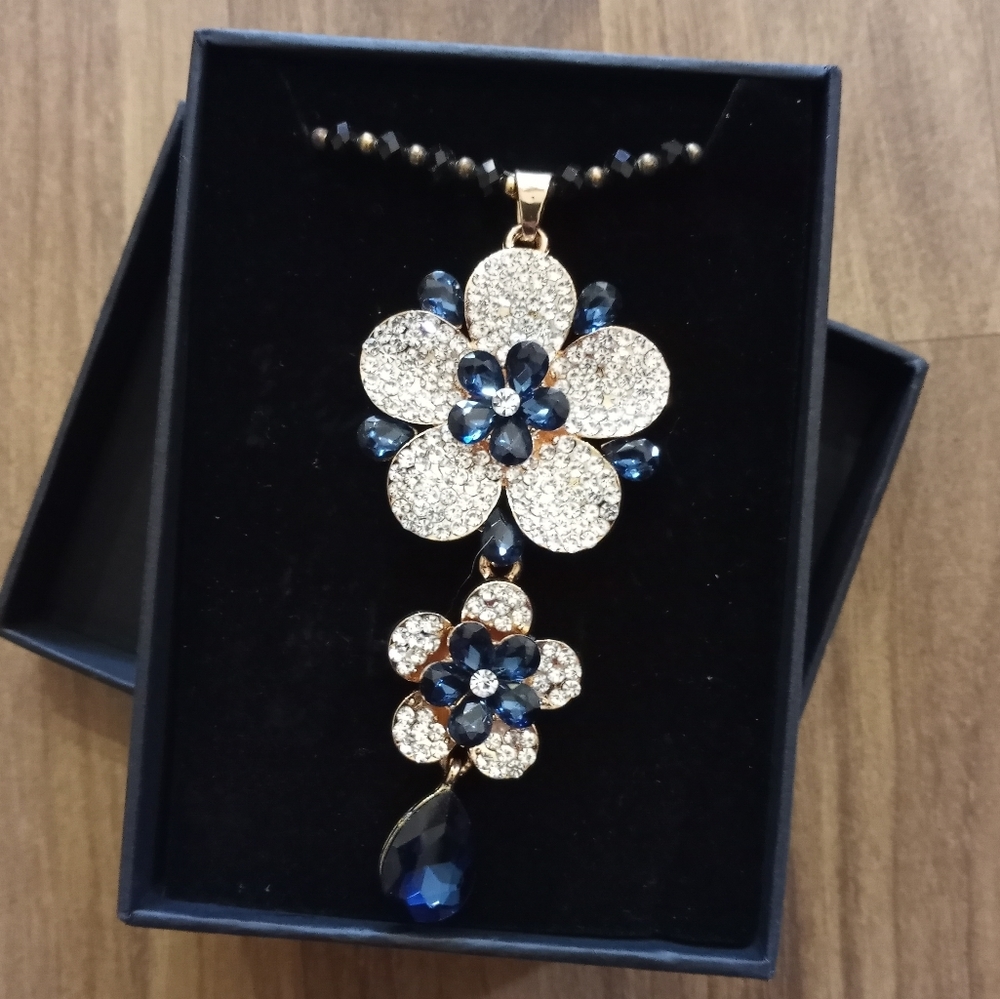 Brand new necklace